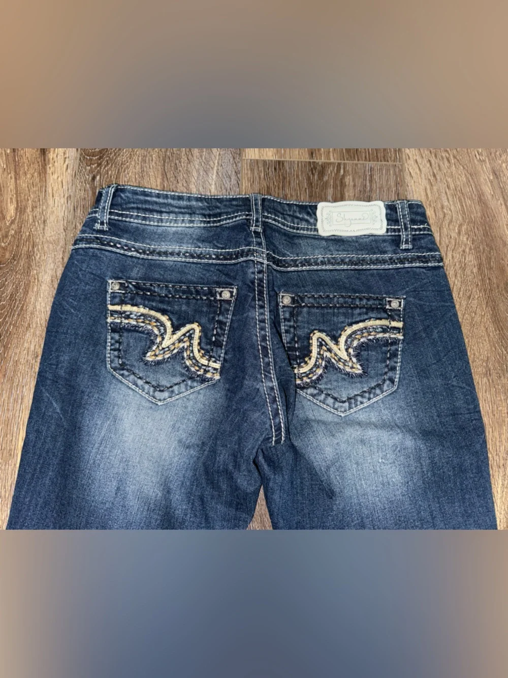 Shyanne Mid Rise Bootcut Dark Wash Metallic / Leather Embellished Jeans Size 27 - Picture 4 of 12